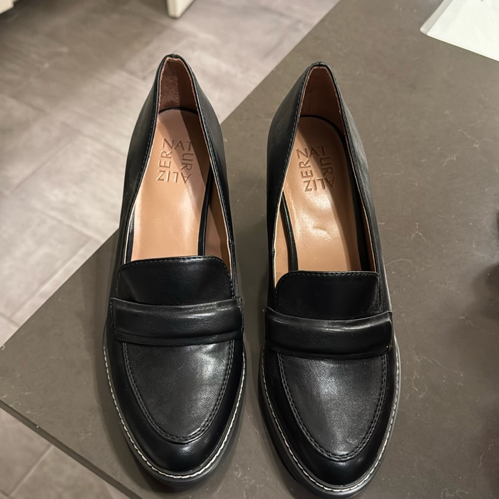 Naturalizer heeled loafers